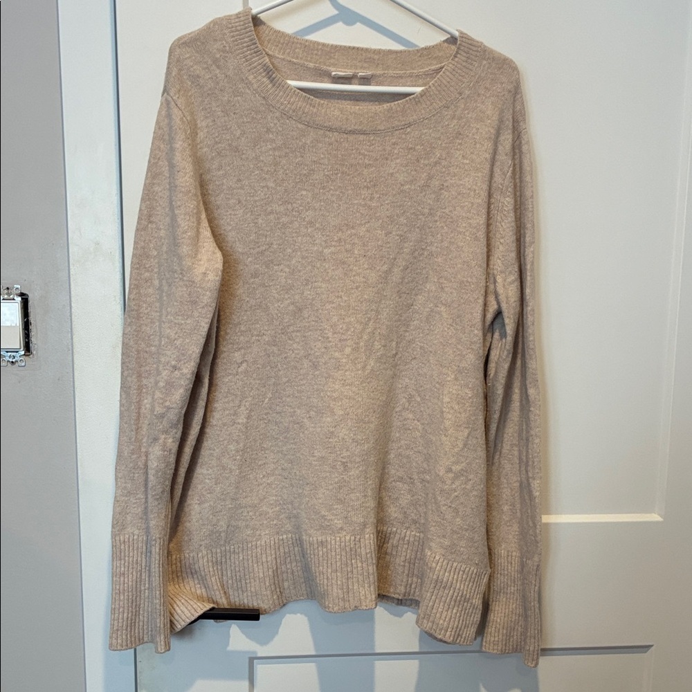 GAP Women's Beige Crew Neck Sweater   B3